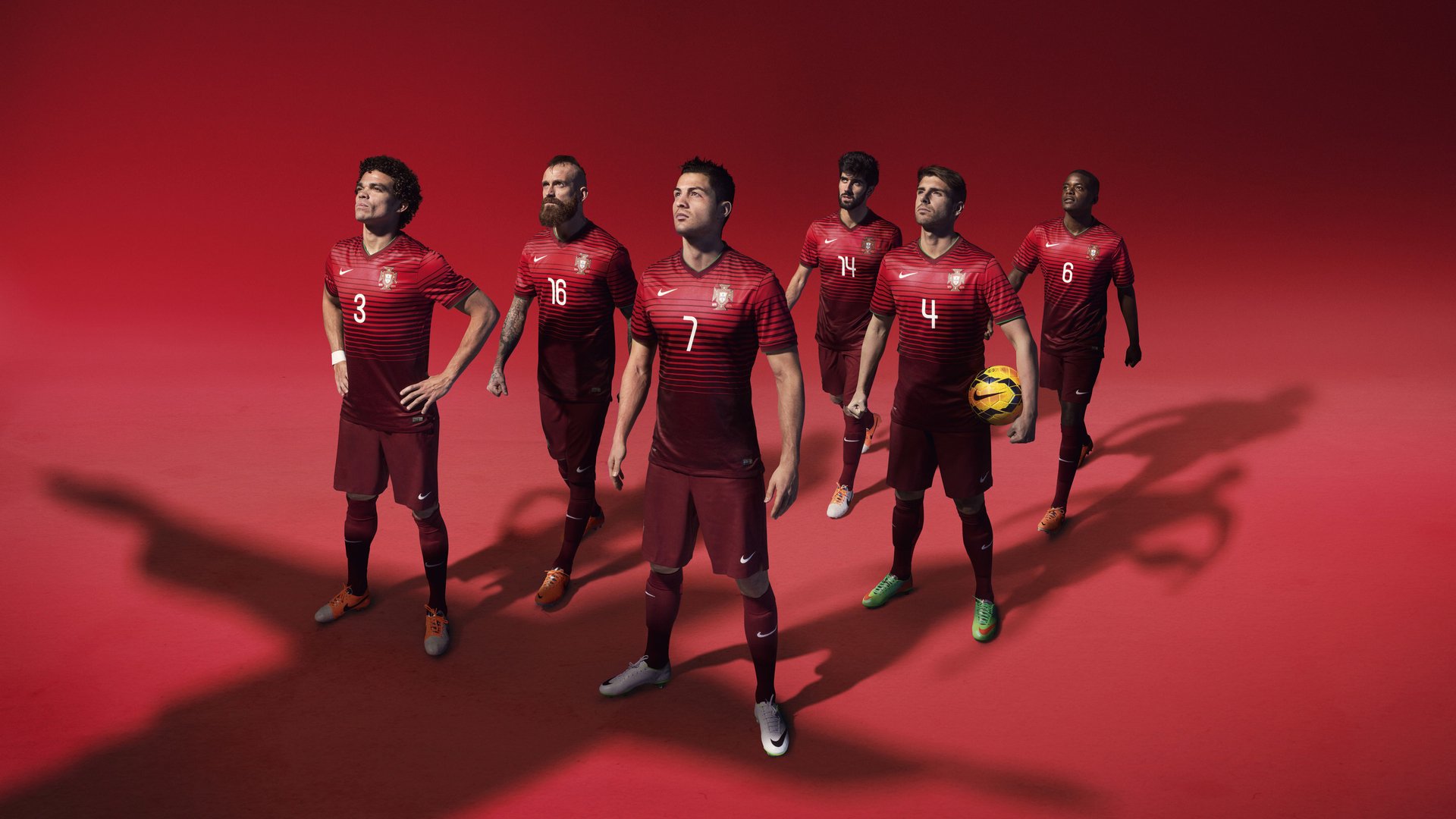 帕利斯特稳健发挥赢得掌声不断，帕利斯把写有给最美的女神